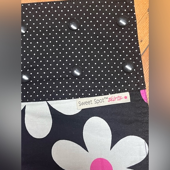 Sweet Spot reversible and adjustable skirt fits size 2-14 EUC - Picture 7 of 9